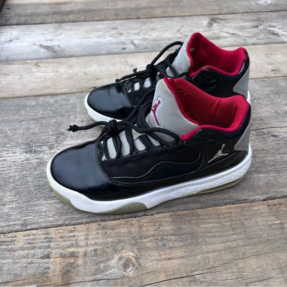 Youth Jordan Max Aura 2 Sneakers CN8094-006, Blk-Red & White - Picture 4 of 9